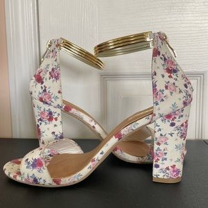 Pretty floral heels size 8